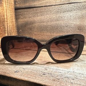 Prada Sunglasses, Boraque temple.